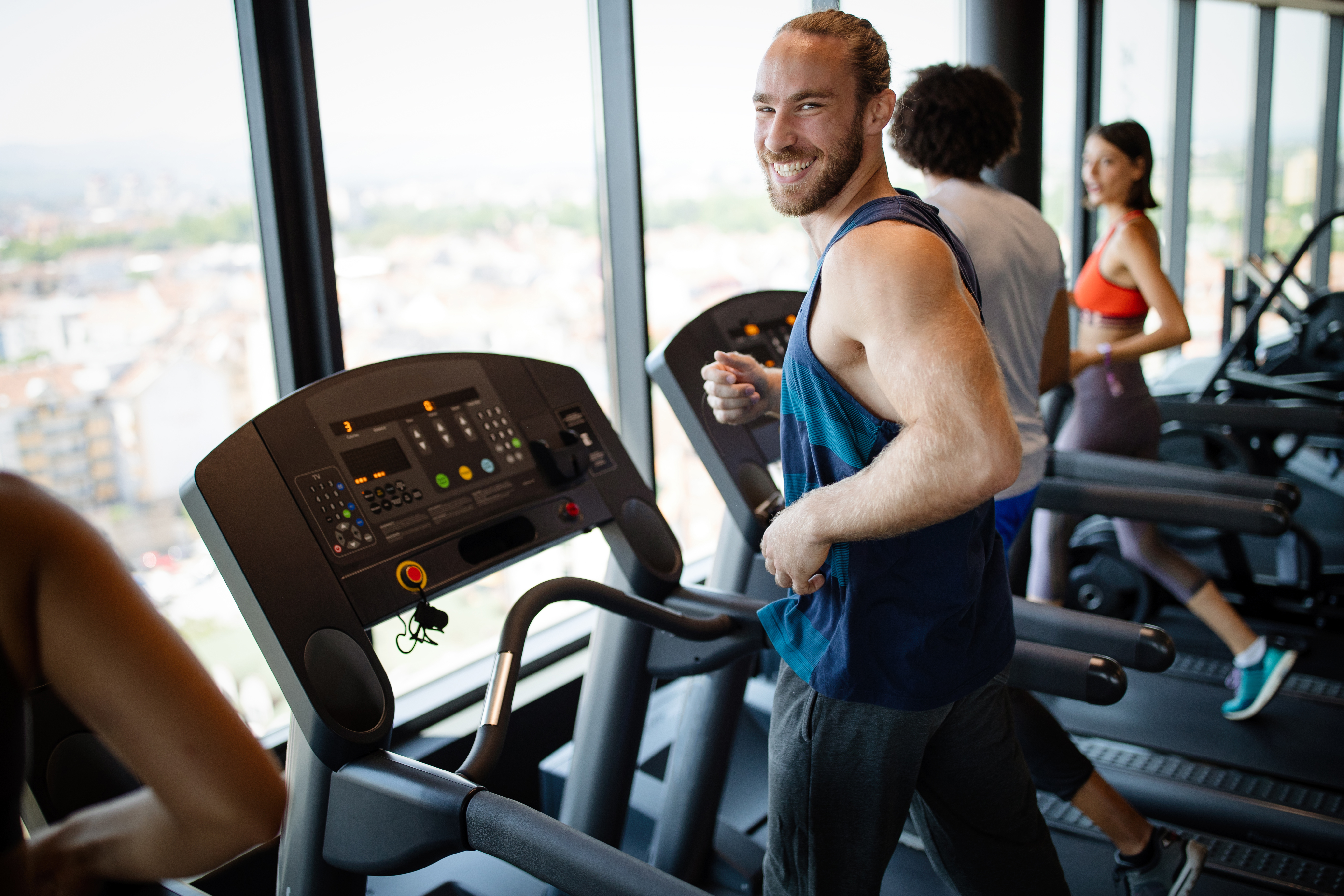 happy-fit-friends-exercising-working-out-in-gym-t-2023-11-27-04-57-47-utc.jpg
